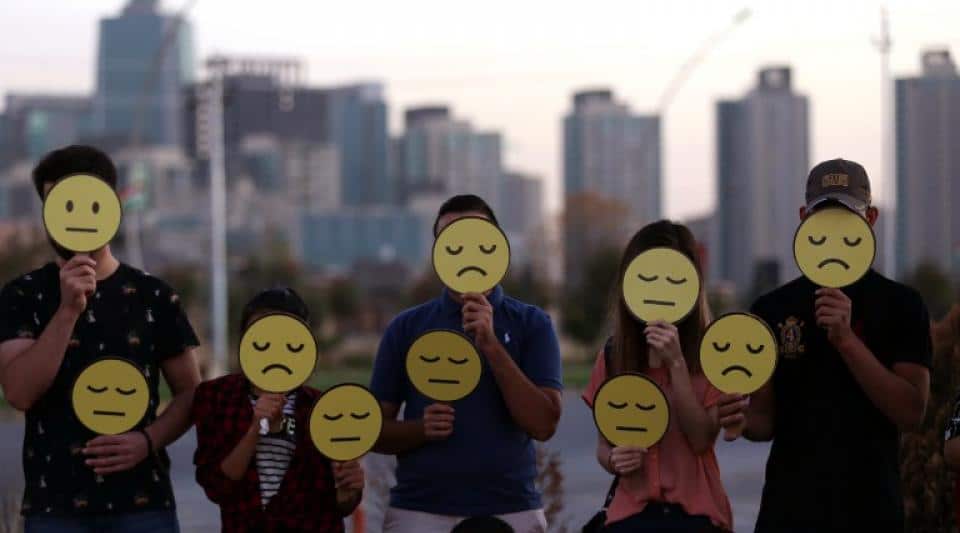 A travers des lunettes roses... ou des lunettes jaunes : pourquoi la France va à la fois bien mieux (si, si) et bien moins bien qu’il y a 40 ans