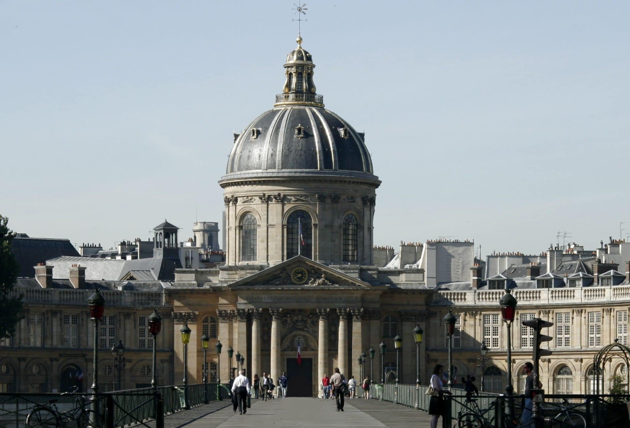  « Avantages acquis » l’expression revient, revue, dans le Dictionnaire de l'Académie française